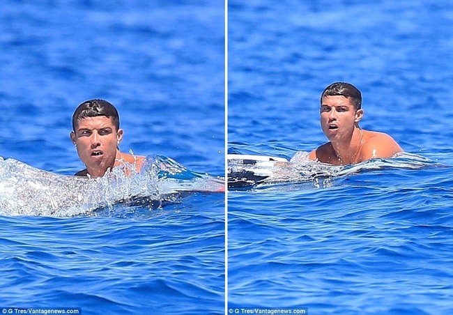 Ronaldo diện quần hồng, tươi cười nhìn quý tử chơi flyboard - Ảnh 4.