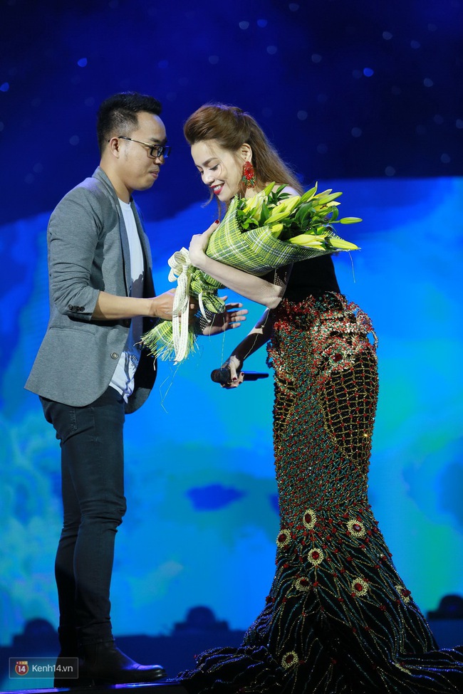 Hồ Ngọc Hà lúng túng không khác fan girl khi hát cùng danh ca Tuấn Ngọc - Ảnh 29.