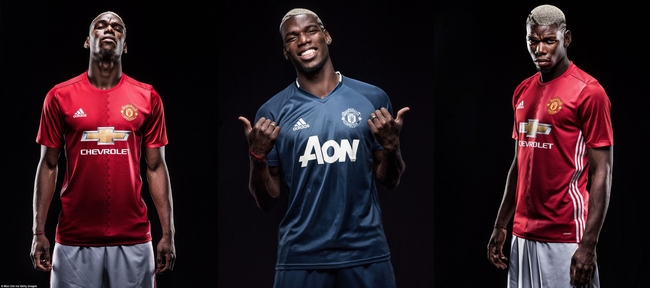 Những hình ảnh đầu tiên của Pogba trong màu áo Man Utd - Ảnh 8.