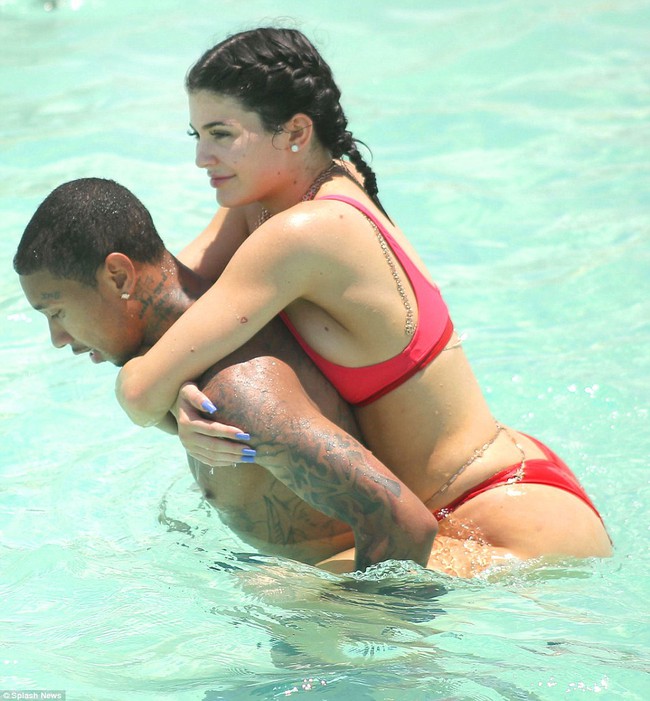 Khoảnh khắc thô tục của Kylie Jenner bên bạn trai gốc Việt khiến ai cũng phải đỏ mặt - Ảnh 5.