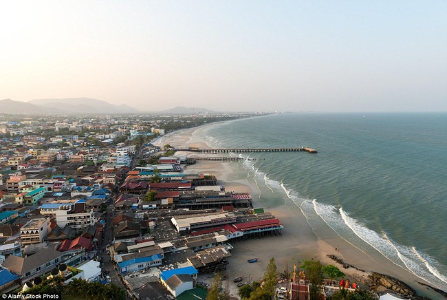 Hiện trường đẫm m&aacute;u sau 8 vụ đ&aacute;nh bom li&ecirc;n tiếp tại Hua Hin, Phuket... g&acirc;y r&uacute;ng động Th&aacute;i Lan - Ảnh 2.