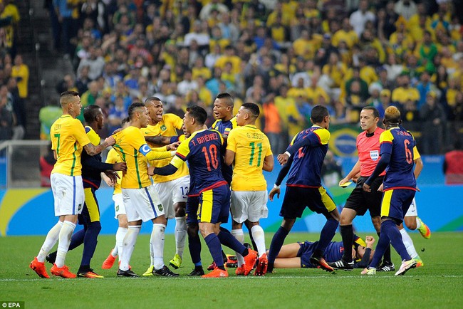 Neymar gây hấn, trận Brazil - Colombia suýt trở thành màn tỉ thí võ nghệ - Ảnh 6.
