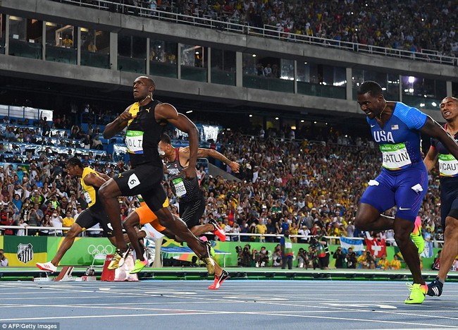 Khoảnh khắc cho thấy Usain Bolt bá đạo đến phát ghét ở đường chạy 100m Olympic - Ảnh 2.