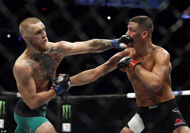 Gã điên McGregor phục thù thành công trong trận chiến đẫm máu với Nate Diaz - Ảnh 2.