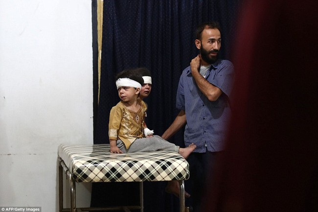 Loạt hình ám ảnh về những đứa trẻ phải sống trong bom đạn chiến tranh ở Syria - Ảnh 12.