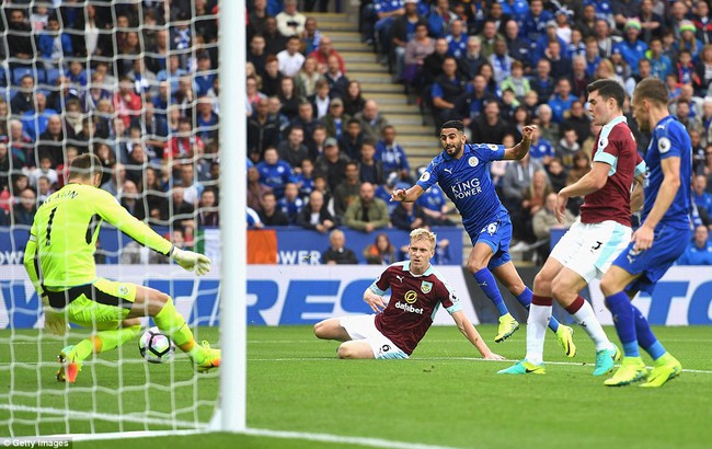 T&acirc;n binh Islam Slimani tỏa s&aacute;ng gi&uacute;p ĐKVĐ Leicester City v&ugrave;i dập Burnley - Ảnh 7.