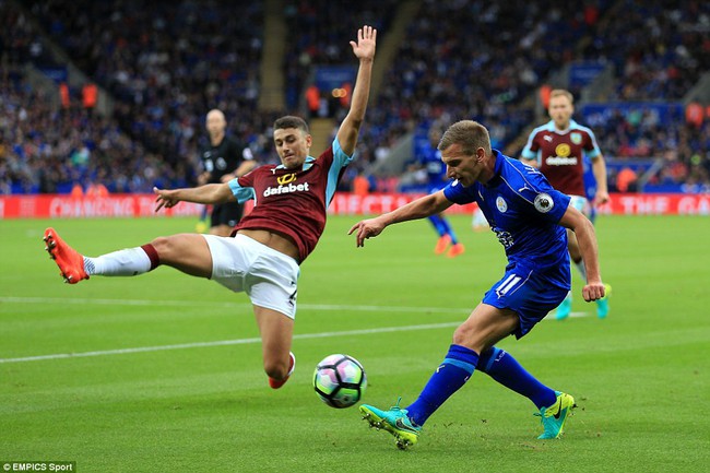 T&acirc;n binh Islam Slimani tỏa s&aacute;ng gi&uacute;p ĐKVĐ Leicester City v&ugrave;i dập Burnley - Ảnh 4.
