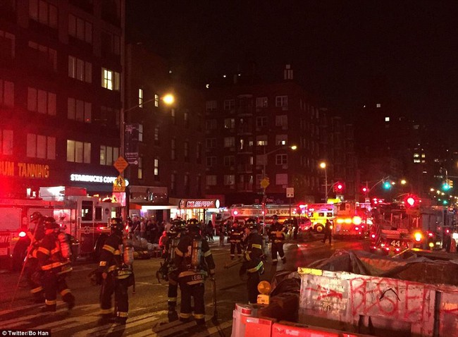 Hiện trường vụ nổ tại New York khiến h&agrave;ng chục người bị thương - Ảnh 2.