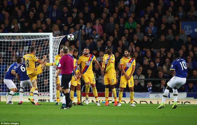 Lukaku lập siêu phẩm đá phạt trong trận hòa 1-1 giữa Everton và Crystal Palace - Ảnh 3.