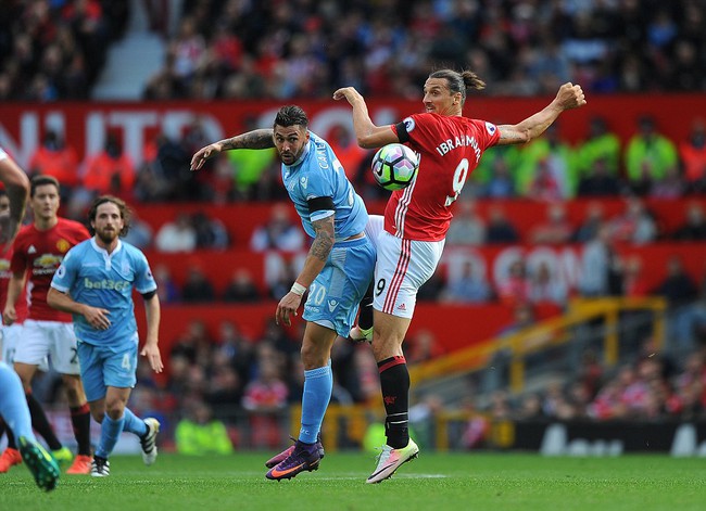 Chùm ảnh trận hòa thất vọng của Man Utd trước Stoke City trên sân nhà Old Trafford - Ảnh 3.