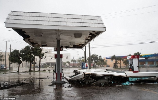 Khung cảnh tan hoang của bang Florida, Mỹ sau khi bão Matthew đổ bộ - Ảnh 11.