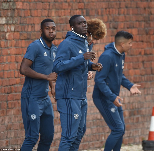 Chỉ Mourinho mới nghĩ ra được kiểu tập luyện lạ lùng như thế này cho Man Utd! - Ảnh 4.