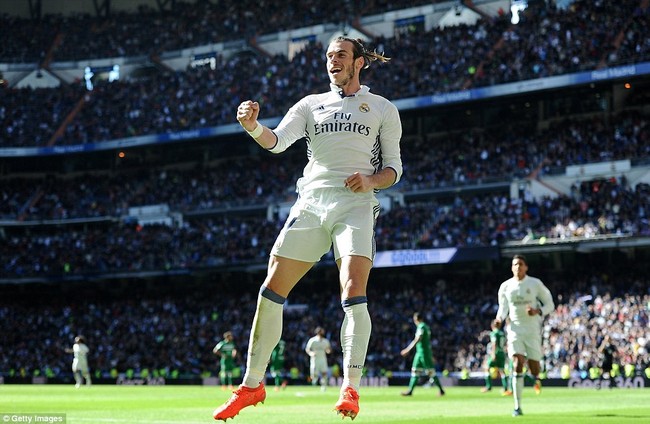 Gareth Bale thay Ronaldo tỏa sáng giúp Real Madrid thắng 3 sao trên sân nhà - Ảnh 4.