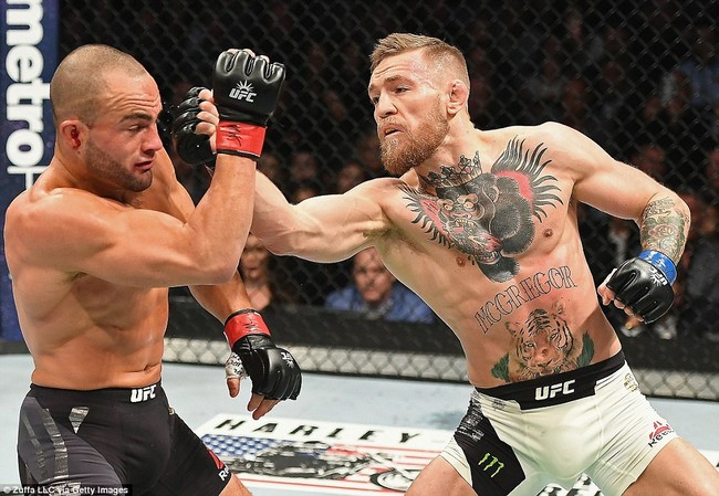 Hạ knock-out đối thủ, Conor McGregor đi vào lịch sử võ đài UFC - Ảnh 2.