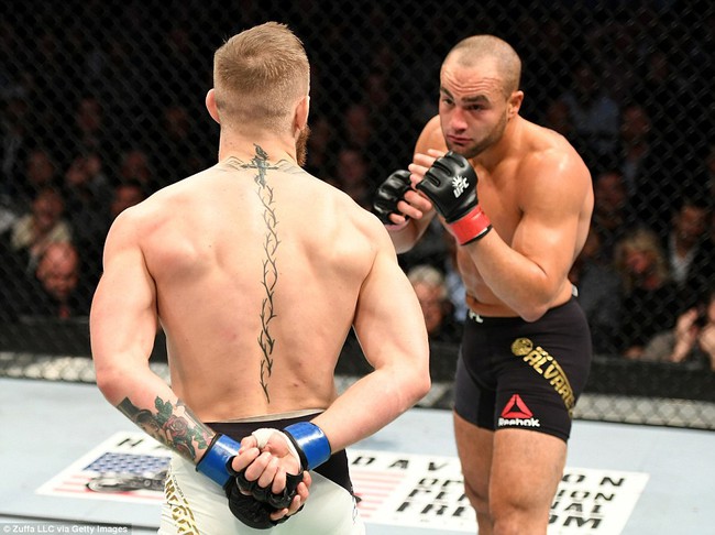 Hạ knock-out đối thủ, Conor McGregor đi vào lịch sử võ đài UFC - Ảnh 5.