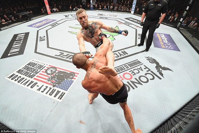 Hạ knock-out đối thủ, Conor McGregor đi vào lịch sử võ đài UFC - Ảnh 3.