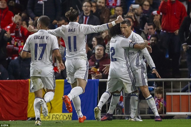 Ronaldo lập hat-trick, Real Madrid đánh sập pháo đài Vicente Calderon - Ảnh 14.