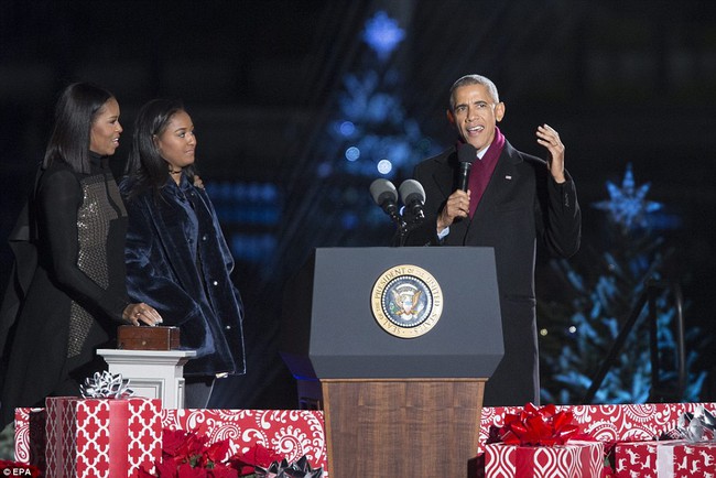 Vậy là lần cuối cùng, gia đình ông Obama thắp cây thông Noel trong mùa giáng sinh tại Nhà Trắng - Ảnh 5.
