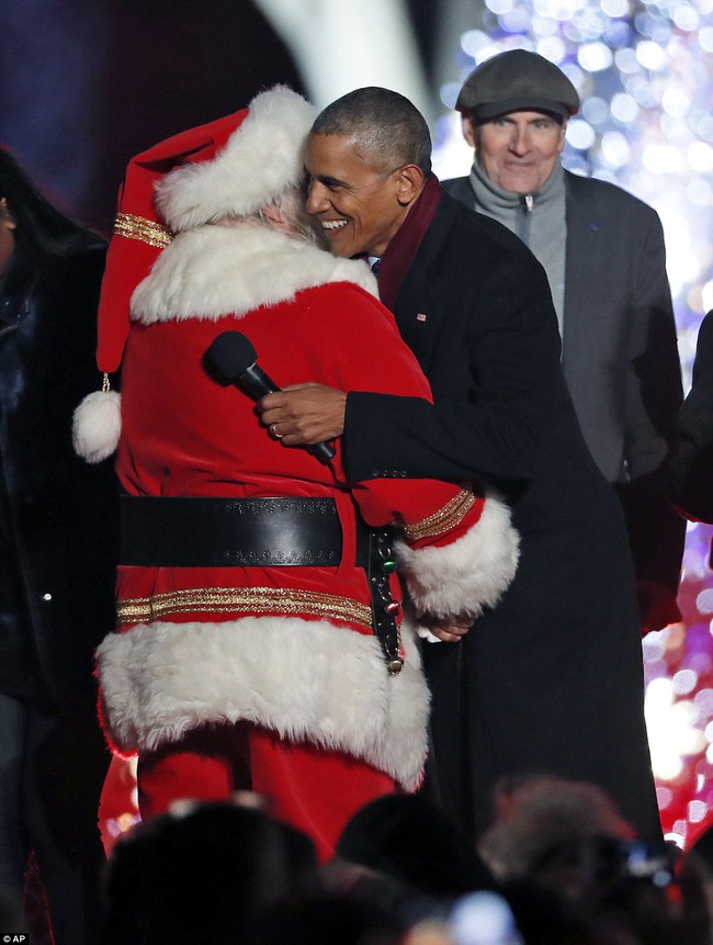 Vậy là lần cuối cùng, gia đình ông Obama thắp cây thông Noel trong mùa giáng sinh tại Nhà Trắng - Ảnh 14.