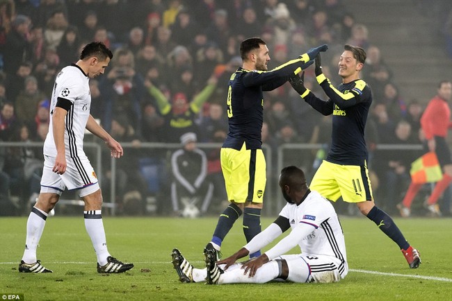 Arsenal g&acirc;y sốc, đứng nhất bảng Champions League sau 6 năm - Ảnh 4.