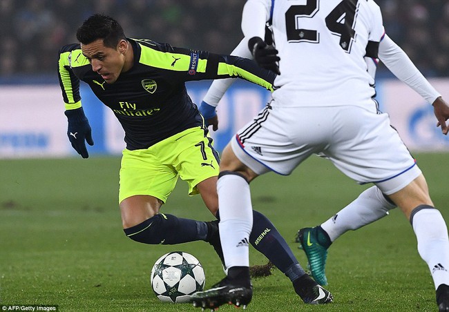 Arsenal g&acirc;y sốc, đứng nhất bảng Champions League sau 6 năm - Ảnh 6.