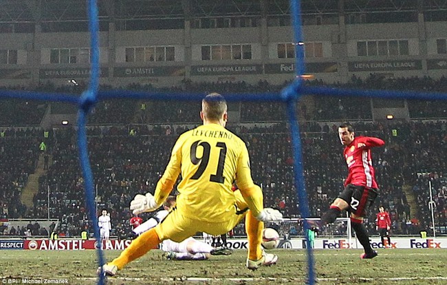 Mkhitaryan solo ghi b&agrave;n đẳng cấp, Man Utd v&agrave;o v&ograve;ng knock-out Europa League - Ảnh 4.