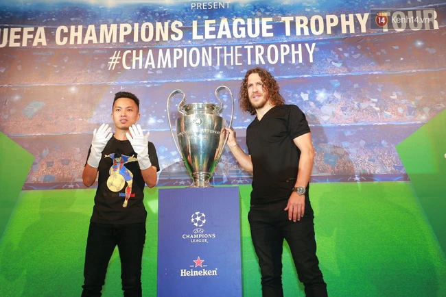 Isaac và Bảo Anh quẩy tưng bừng trong đêm rước Cúp Champions League ở thủ đô - Ảnh 4.
