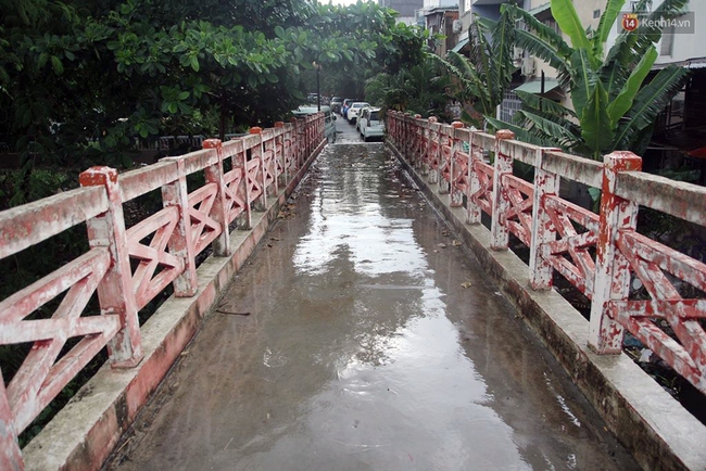 TP. HCM: C&acirc;̀u mới x&acirc;y xong 3 tháng, c&acirc;́m đi lại vì... sợ người d&acirc;n ng&ocirc;̀i nh&acirc;̣u - Ảnh 4.