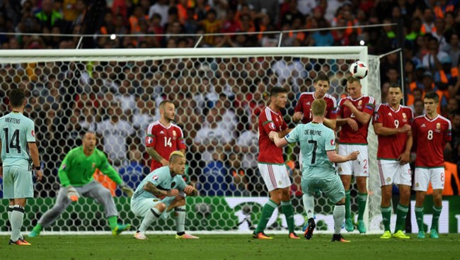 Bỉ hủy diệt Hungary v&agrave;o tứ kết chạm tr&aacute;n xứ Wales - Ảnh 7.