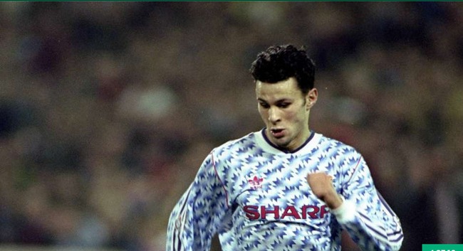 Những dấu mốc đ&aacute;ng nhớ trong sự nghiệp vĩ đại của Ryan Giggs với Manchester United - Ảnh 4.
