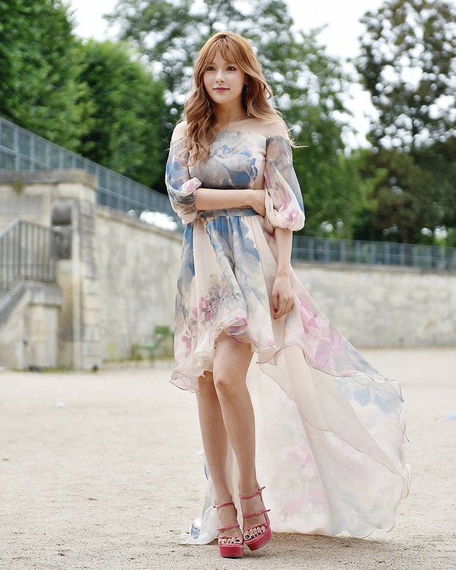 Hyuna lần đầu diện đầm công chúa tham dự Tuần lễ thời trang Haute Couture tại Paris - Ảnh 3.