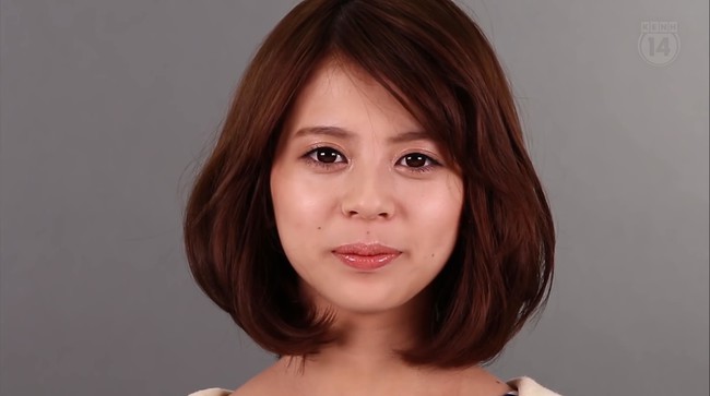 Clip: Một c&ocirc; g&aacute;i xinh đẹp, một c&ocirc; xấu x&iacute; c&ugrave;ng xin gi&uacute;p đỡ - v&agrave; c&aacute;i kết sẽ khiến bạn phải suy nghĩ - Ảnh 7.