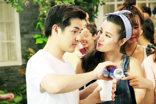 Đ&ocirc;ng Nhi - &Ocirc;ng Cao Thắng nhá hàng MV đẹp lung linh về h&agrave;nh tr&igrave;nh t&igrave;nh y&ecirc;u 8 năm  - Ảnh 3.