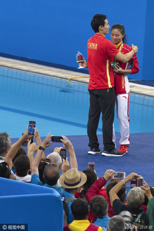 Nữ VĐV Trung Quốc xinh đẹp bật khóc khi được cầu hôn trên sàn đấu Olympic 2016 - Ảnh 4.