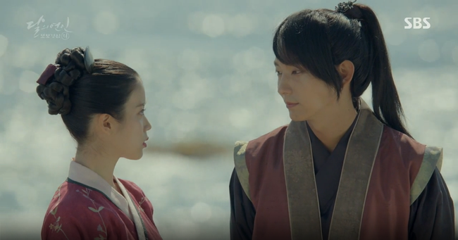 Moon Lovers: Anh Tư Lee Jun Ki xấu số, uống phải tr&agrave; hạ độc từ ch&iacute;nh mẹ m&igrave;nh - Ảnh 1.