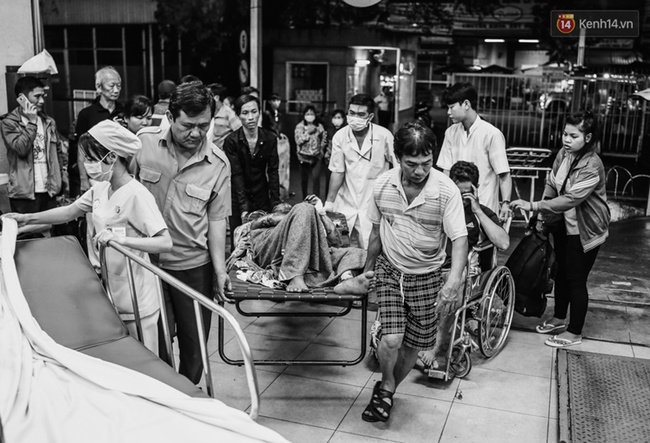 Chùm hình ảnh Trăng tròn trặn vạnh sáng sủa rực vô tối Trung thu ở Hà Nội