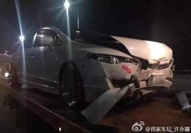 C&aacute;i kết cho thanh ni&ecirc;n chơi ng&ocirc;ng th&aacute;o v&ocirc; lăng l&aacute;i xe ngh&ecirc;nh ngang giữa đường - Ảnh 3.