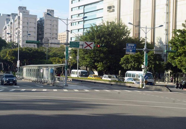 Những điều bạn chưa biết về hệ thống buýt siêu nhanh BRT trên khắp thế giới - Ảnh 4.