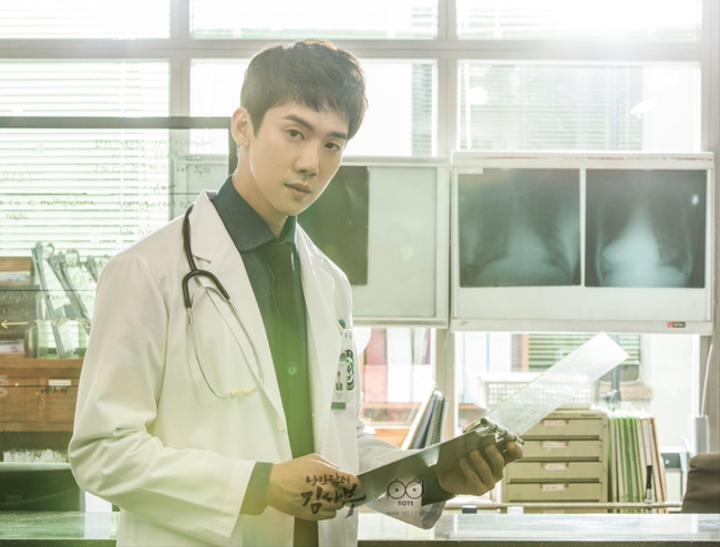 Romantic Doctor, Teacher Kim - Ngành Y lại tỏa sức hấp dẫn trên màn ảnh nhỏ Hàn dịp cuối năm - Ảnh 6.