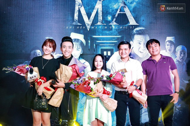 Trấn Th&agrave;nh, Hari Won tay trong tay cực t&igrave;nh cảm tại họp b&aacute;o Bệnh Viện Ma - Ảnh 9.