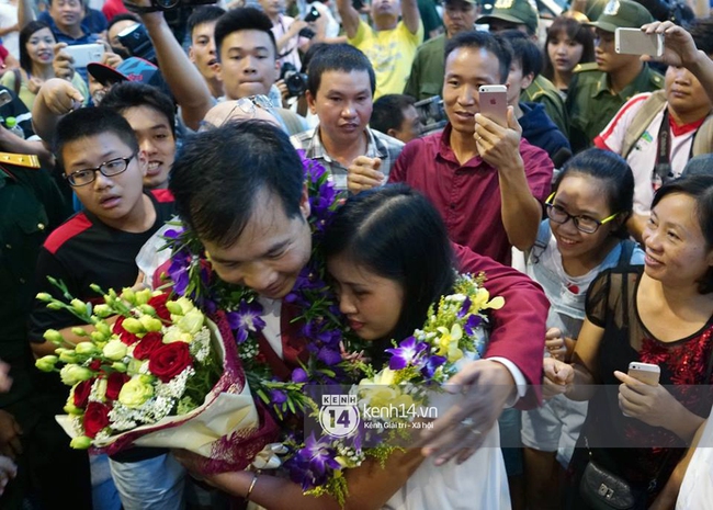 Sau những kỳ tích tại Olympic 2016, người hùng Hoàng Xuân Vinh đã trở về bên gia đình, bên người vợ thân yêu - Ảnh 7.