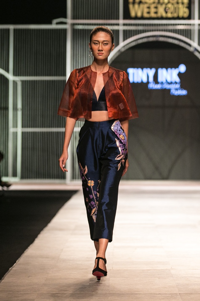 Vietnam International Fashion Week Thu Đông 2016: Nơi linh hồn Việt được thăng hoa - Ảnh 19.