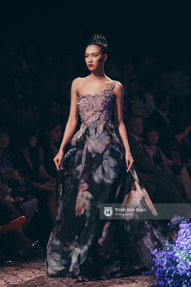 Kỳ Duyên, Phạm Hương đọ trình catwalk trong show thời trang cùng loạt mẫu đình đám - Ảnh 19.