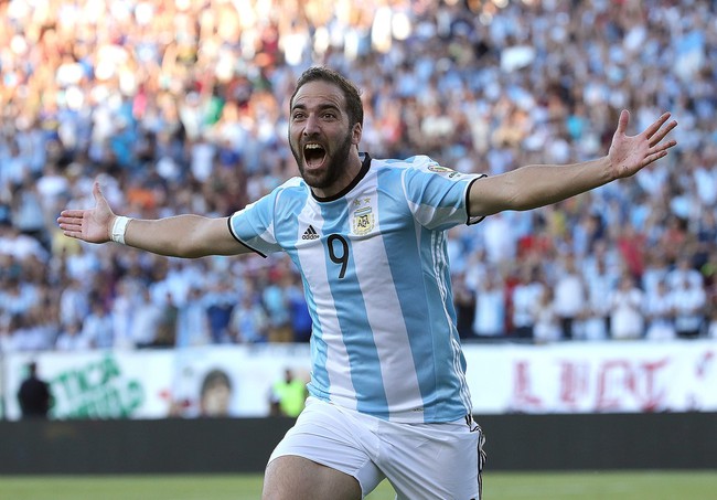 Messi kiến tạo và ghi bàn giúp Argentina vào bán kết Copa America 2016 - Ảnh 7.