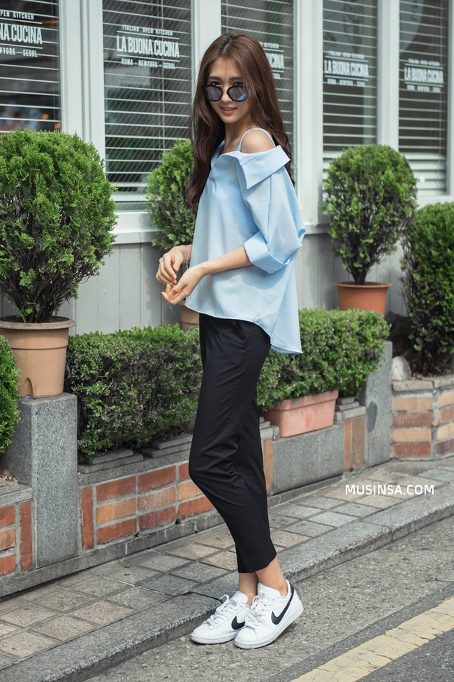 Street style thế giới tuần qua: Áo trễ vai lên ngôi, xứng danh item số 1 của mùa hè - Ảnh 5.