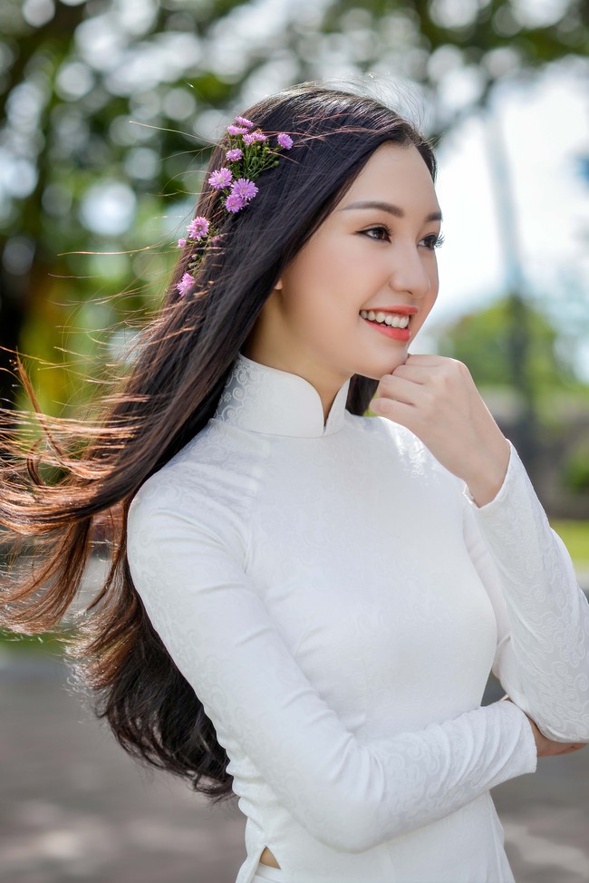 Hoa hậu Việt Nam 2016: Lại ngất ngây với người đẹp Huế - Ngọc Trân trong tà Áo dài trắng - Ảnh 5.