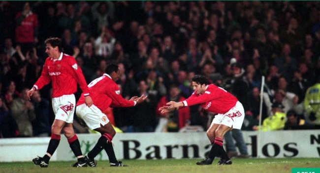 Những dấu mốc đ&aacute;ng nhớ trong sự nghiệp vĩ đại của Ryan Giggs với Manchester United - Ảnh 5.