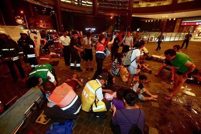 Các nạn nhân hoảng loạn trong vụ nổ tàu chở khách ở Đài Loan - Ảnh 10.
