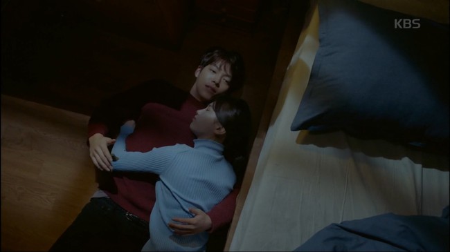 Uncontrollably Fond: Kim Woo Bin cầu hôn phụ nữ khác trước mặt Suzy - Ảnh 4.