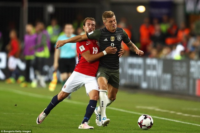 Xe tăng Đức mở màn bằng chiến thắng đậm ở vòng loại World Cup 2018 - Ảnh 7.